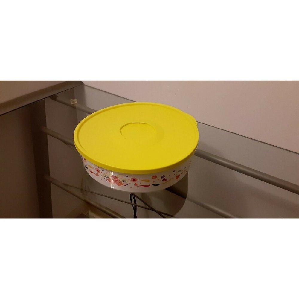 Tupperware Small Illumina Bowl White w/ Flowers Yellow Seal 2.5L / 10 1/2 Cups